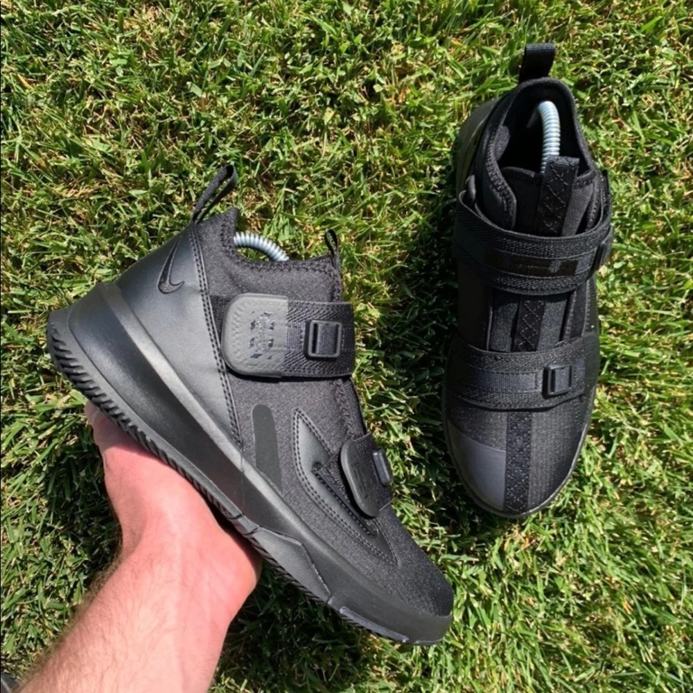 Size 7.5 Women’s Nike Lebron Soldier 13 Black